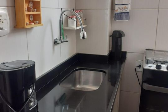 Cozinha de apartamento para alugar com 2 quartos, 45m² em Mosela, Petrópolis