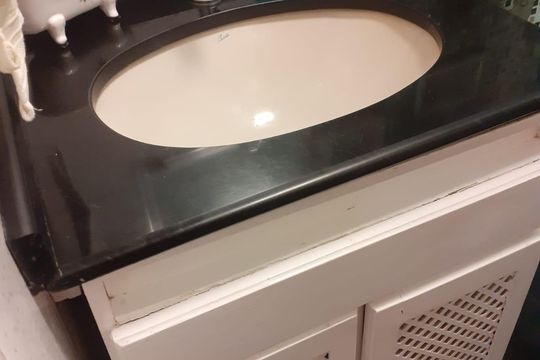 Banheiro de apartamento para alugar com 2 quartos, 45m² em Mosela, Petrópolis