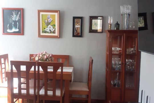 Sala de apartamento para alugar com 2 quartos, 45m² em Mosela, Petrópolis