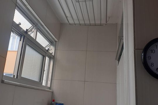 Área de serviço de apartamento para alugar com 2 quartos, 45m² em Mosela, Petrópolis