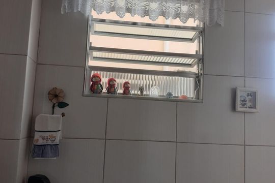 Cozinha de apartamento para alugar com 2 quartos, 45m² em Mosela, Petrópolis