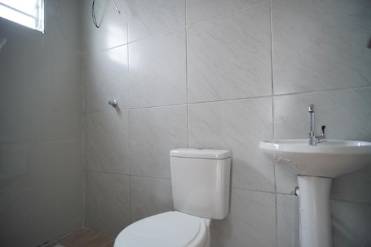 Banheiro de apartamento para alugar com 1 quarto, 46m² em Sarandi, Porto Alegre