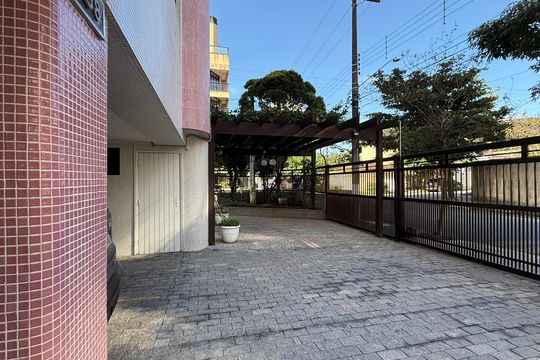 Fachada de apartamento para alugar com 3 quartos, 120m² em Jardim das Palmas, Guarujá
