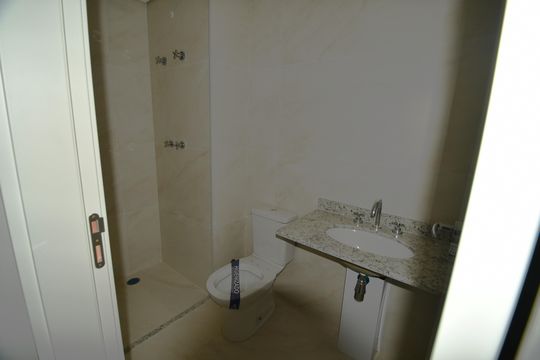 Banheiro Suíte de apartamento à venda com 3 quartos, 119m² em Cambuí, Campinas
