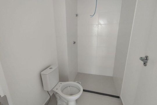 Banheiro de apartamento para alugar com 2 quartos, 52m² em Serraria, São José
