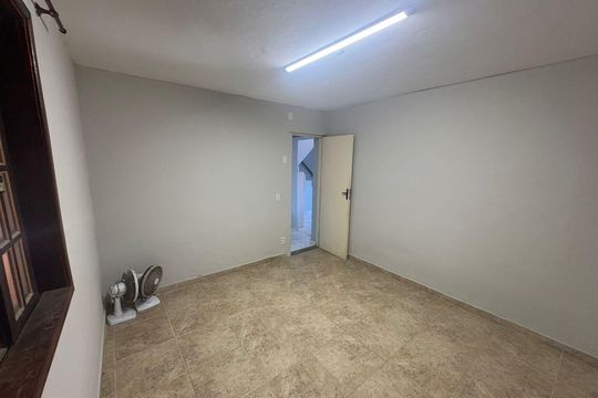 Quarto de casa para alugar com 4 quartos, 480m² em São José de Imbassai, Maricá