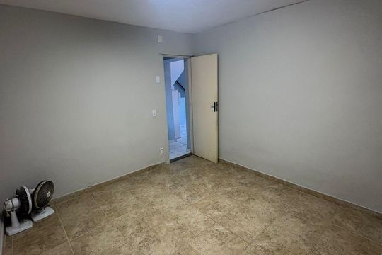 Quarto de casa para alugar com 4 quartos, 480m² em São José de Imbassai, Maricá