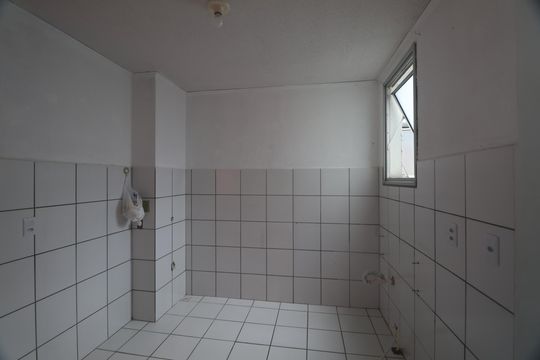 Cozinha e Área de Serviço de apartamento para alugar com 2 quartos, 48m² em Guajuviras, Canoas