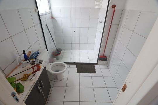 Banheiro de apartamento para alugar com 2 quartos, 48m² em Guajuviras, Canoas