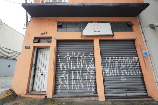 Fachada de casa à venda com 3 quartos, 180m² em Vila Mariana, São Paulo