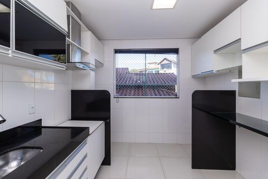 Cozinha e Área de Serviço de apartamento para alugar com 3 quartos, 70m² em Planalto, Belo Horizonte