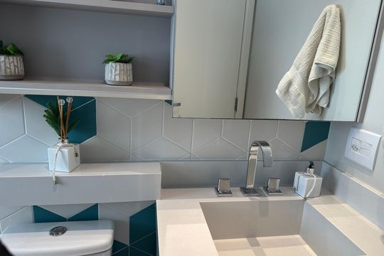 Banheiro da Suíte 2 de apartamento à venda com 3 quartos, 53m² em Empresarial 18 do Forte, Barueri