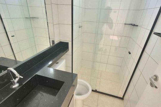Banheiro de apartamento para alugar com 2 quartos, 43m² em Cosmos, Rio de Janeiro