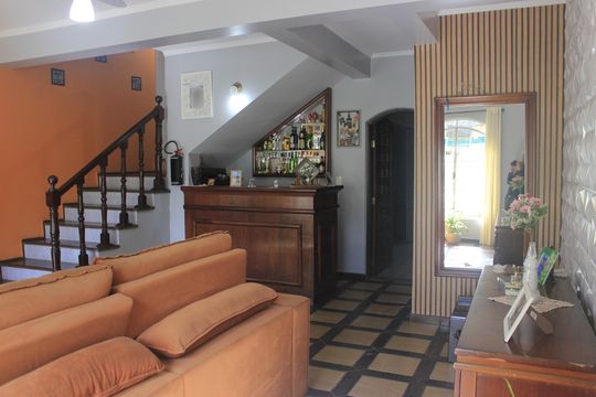Sala  de casa à venda com 4 quartos, 180m² em Vila Ristori, Guarulhos