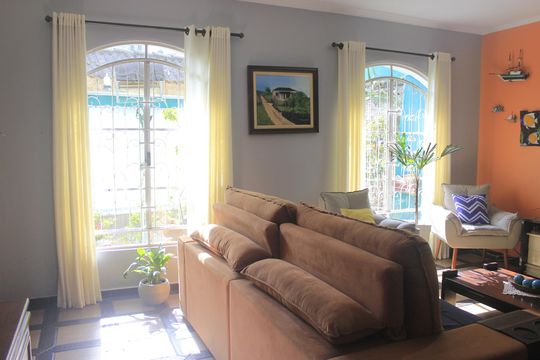 Sala  de casa à venda com 4 quartos, 180m² em Vila Ristori, Guarulhos
