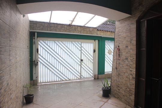 Garagem  de casa à venda com 4 quartos, 180m² em Vila Ristori, Guarulhos
