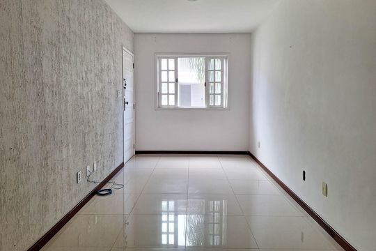 Sala de casa de condomínio à venda com 3 quartos, 115m² em Matapaca, Niterói