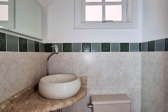 Lavabo de casa de condomínio à venda com 3 quartos, 115m² em Matapaca, Niterói
