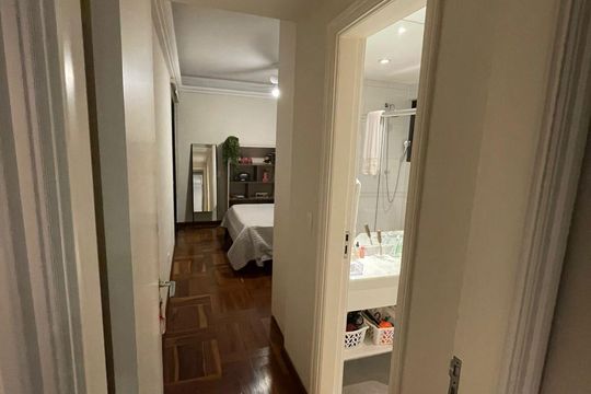 Corredor de apartamento à venda com 3 quartos, 178m² em Moema, São Paulo