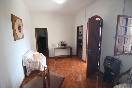 Casa à venda com 4 quartos, 434m² em Lindéia, Contagem