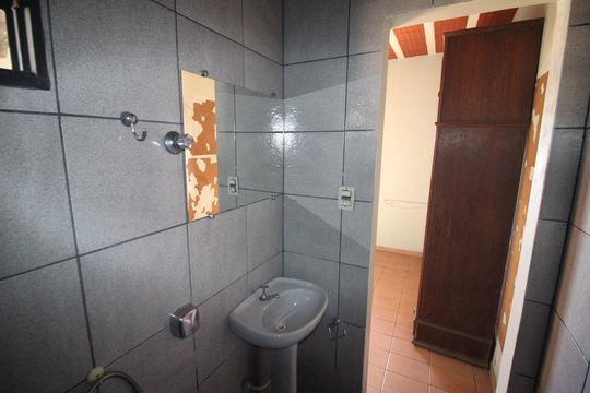 Banheiro da Suíte de casa à venda com 4 quartos, 434m² em Lindéia, Contagem