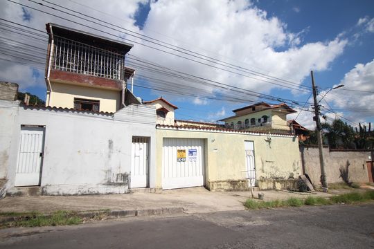 Fachada de casa à venda com 4 quartos, 434m² em Lindéia, Contagem
