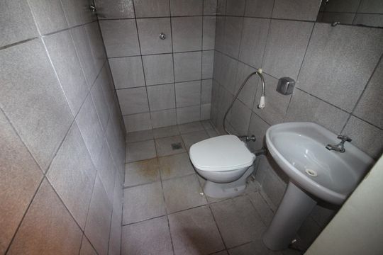 Banheiro da Suíte de casa à venda com 4 quartos, 434m² em Lindéia, Contagem