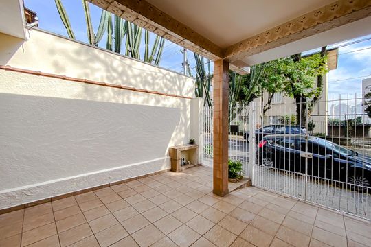 Garagem de casa à venda com 2 quartos, 113m² em Vila Claudia, São Paulo