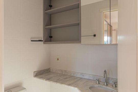Banheiro da Suíte de apartamento para alugar com 2 quartos, 61m² em Marechal Rondon, Canoas