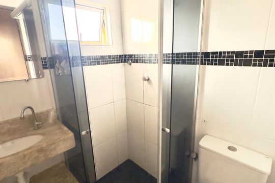Banheiro de casa à venda com 2 quartos, 70m² em Parque Pedro II, Belo Horizonte