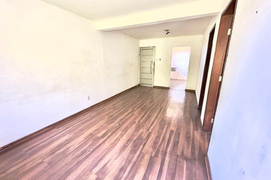Sala de casa à venda com 2 quartos, 70m² em Parque Pedro II, Belo Horizonte