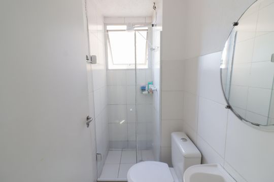 Banheiro de apartamento à venda com 2 quartos, 44m² em São Pedro, Osasco
