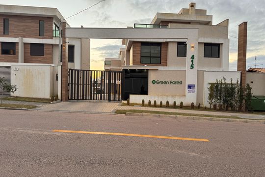 Fachada de casa de condomínio à venda com 3 quartos, 180m² em Santa Felicidade, Curitiba
