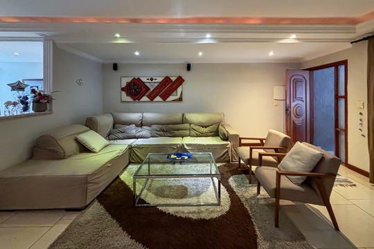 Casa à venda com 3 quartos, 230m² em Jardim Rosa Maria, São Paulo