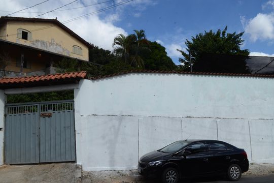 Fachada de casa à venda com 2 quartos, 450m² em Pousada Santo Antonio, Belo Horizonte
