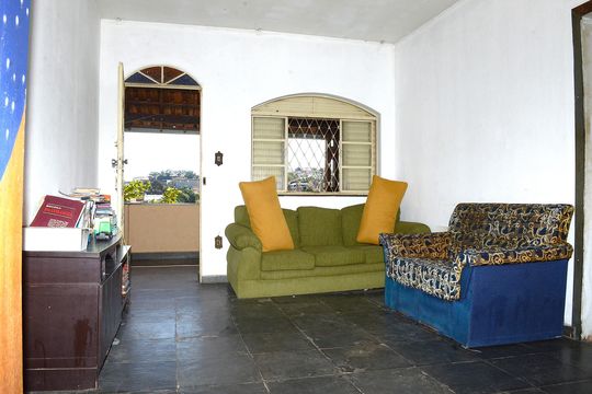 Sala de casa à venda com 2 quartos, 450m² em Pousada Santo Antonio, Belo Horizonte
