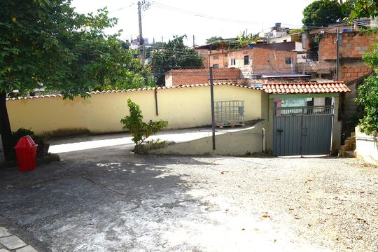 Garagem de casa à venda com 2 quartos, 450m² em Pousada Santo Antonio, Belo Horizonte