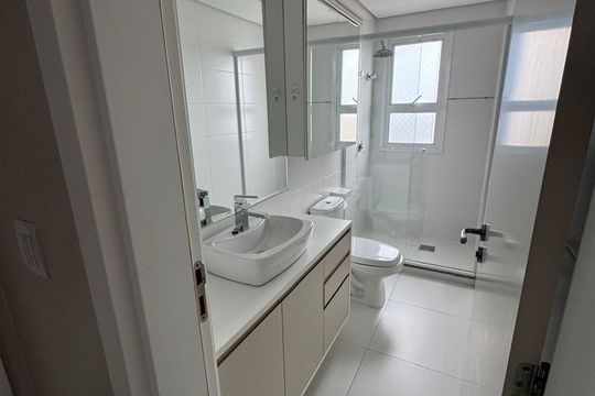 Banheiro de apartamento à venda com 2 quartos, 79m² em Centro, São Leopoldo