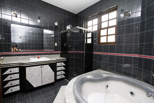 Banheiro do quarto 2 de casa para alugar com 4 quartos, 350m² em Santa Lúcia, Belo Horizonte