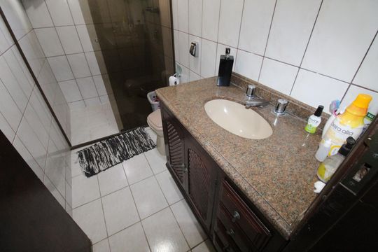 Edícula Banheiro de casa de condomínio para alugar com 6 quartos, 327m² em Urbanova, São José dos Campos