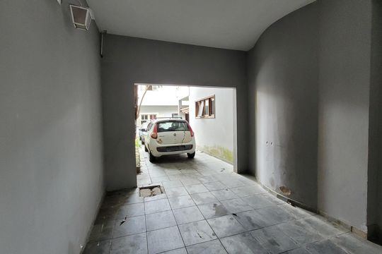 Garagem de casa para alugar com 5 quartos, 308m² em Vila Zeferina, Itaquaquecetuba
