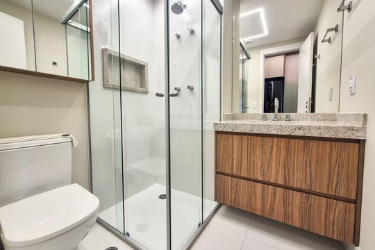 Banheiro de kitnet/studio à venda com 1 quarto, 33m² em Higienópolis, São Paulo