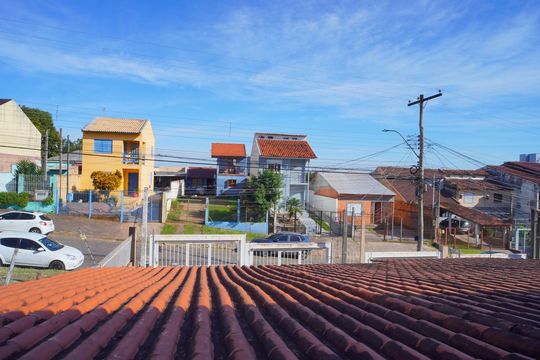 Vista da Rua de casa à venda com 2 quartos, 105m² em Jardim Dona Leopoldina, Porto Alegre