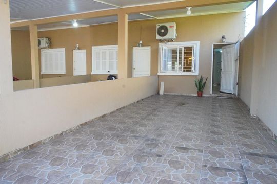 Garagem  de casa à venda com 2 quartos, 105m² em Jardim Dona Leopoldina, Porto Alegre