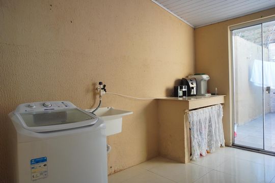 Lavanderia  de casa à venda com 2 quartos, 105m² em Jardim Dona Leopoldina, Porto Alegre