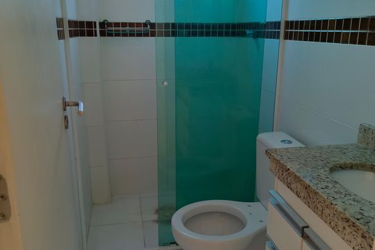 Banheiro da Suíte de apartamento para alugar com 2 quartos, 80m² em Canto do Forte, Praia Grande