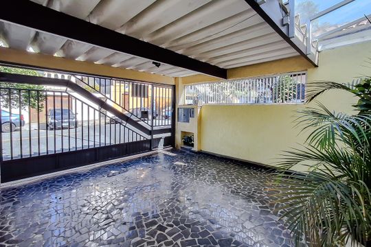 Garagem de casa à venda com 2 quartos, 162m² em Vila Monumento, São Paulo