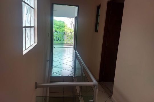 Corredor de casa à venda com 2 quartos, 150m² em Conjunto Residencial Sitio Oratorio, São Paulo