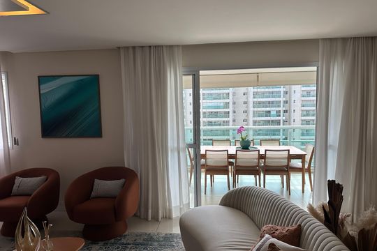 Vista da Sala de Estar de apartamento à venda com 3 quartos, 202m² em Alphaville Empresarial, Santana de Parnaíba