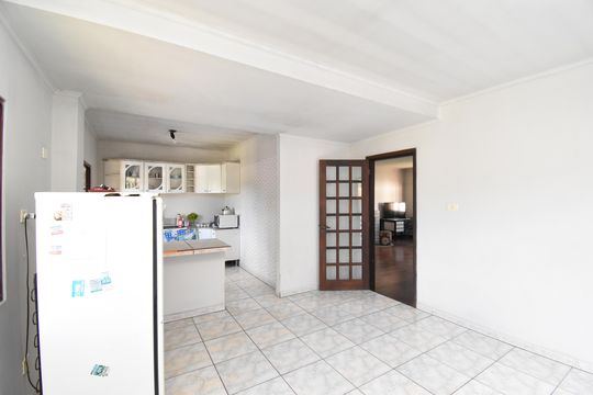 Cozinha e Sala de jantar de casa à venda com 3 quartos, 242m² em Pilarzinho, Curitiba
